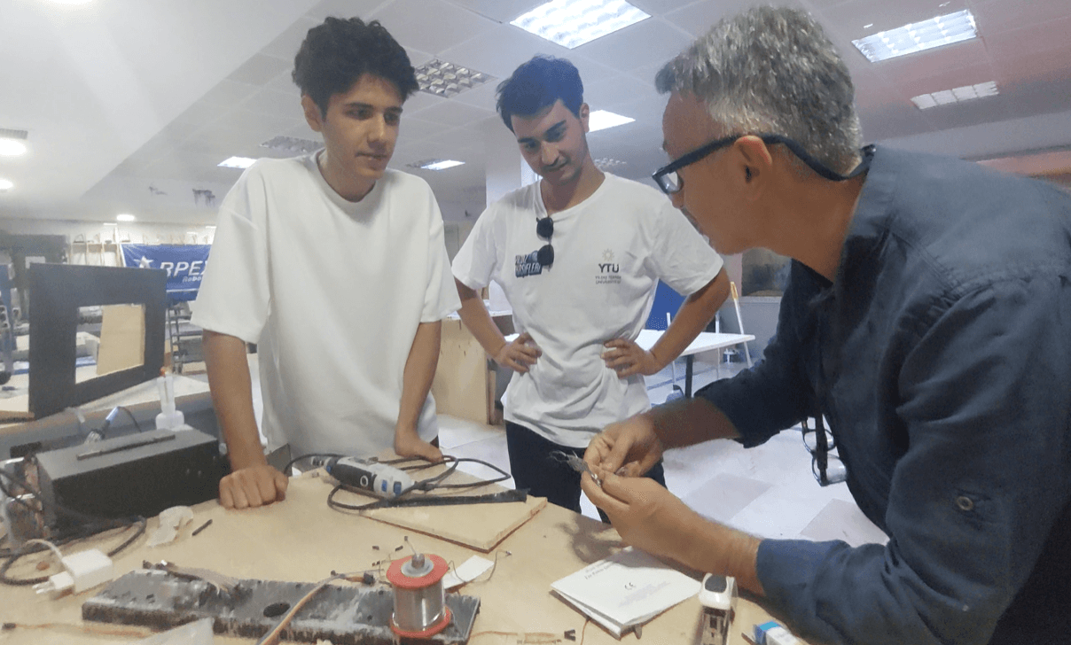 BEEBAL OTONOM ARI SÜTÜ MAKİNESİ  Süreç Fotoğrafı 1